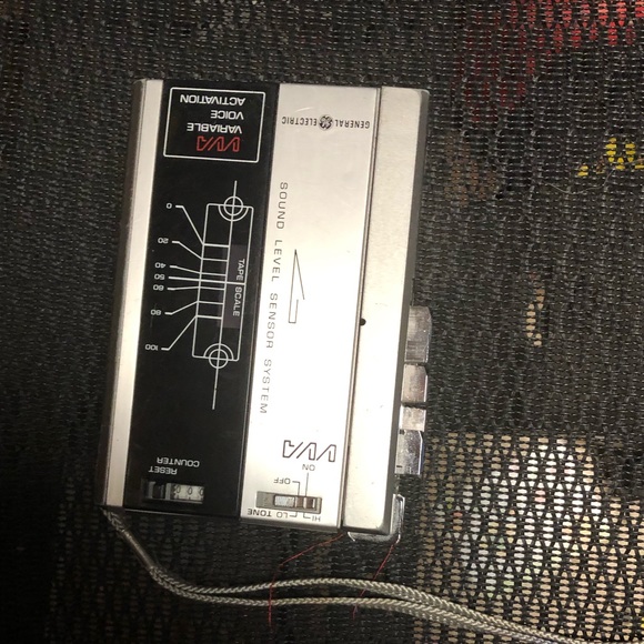 Early 1980s G. E. Cassette Player - 486 $30 or $25 w/offer - Picture 2 of 6